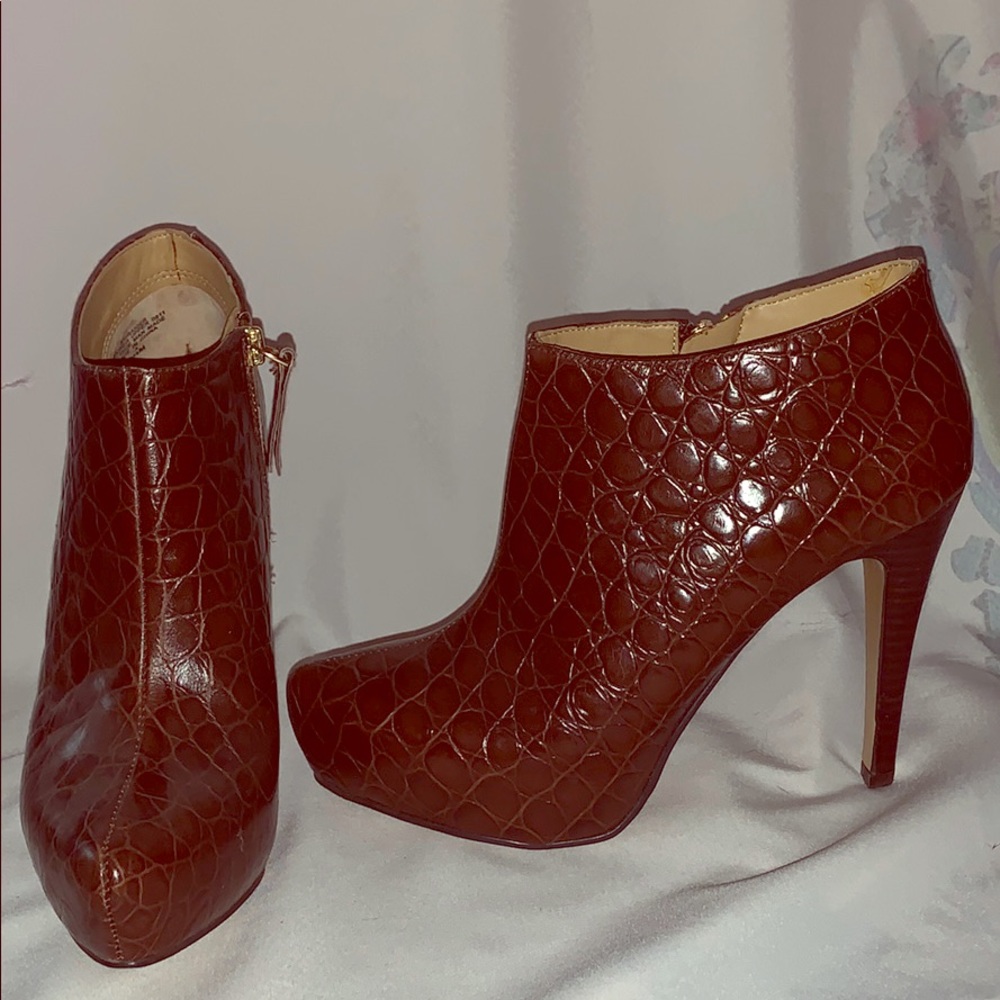 Dark brown Nine West heels size 6 1/2